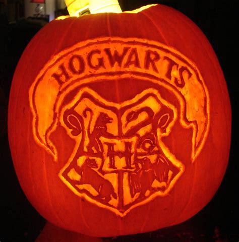 Hogwarts Crest Pumpkin Design