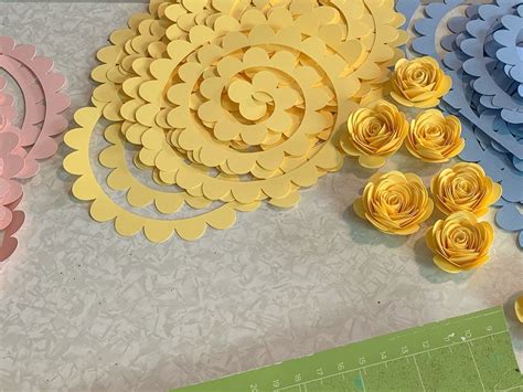 How to Use a Rolled Paper Roses Template