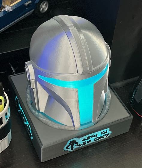 Mandalorian Helmet Display