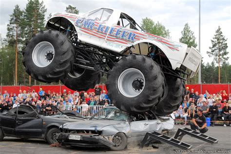 Monster Truck Stunts