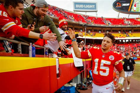 Patrick Mahomes interacting with fans