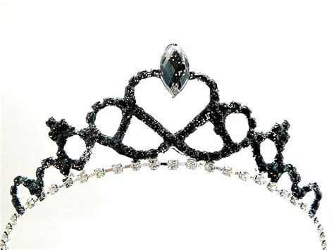 Personal Growth with Black Swan Crown