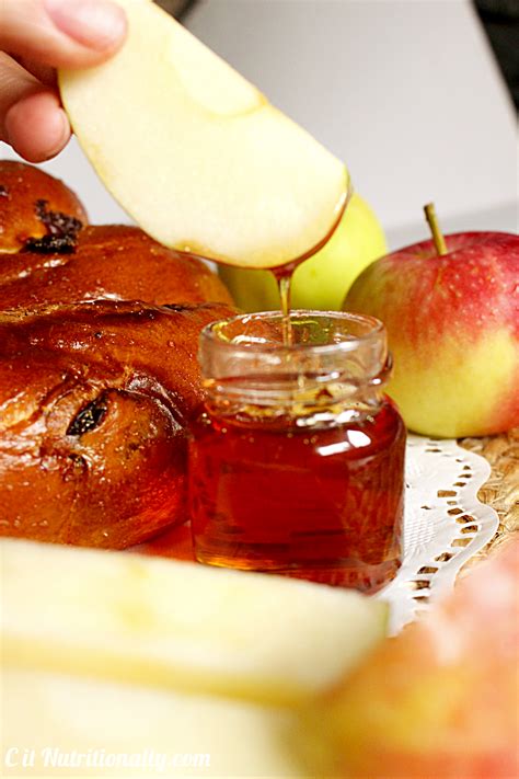 Rosh Hashanah Simanim Apples and Honey Cake