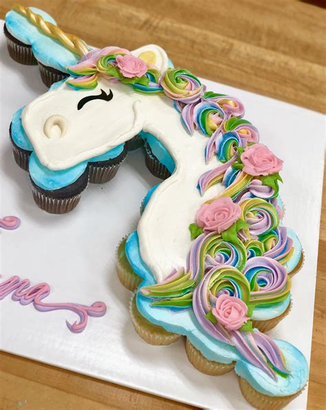 Assembling a unicorn pull-apart cupcake cake