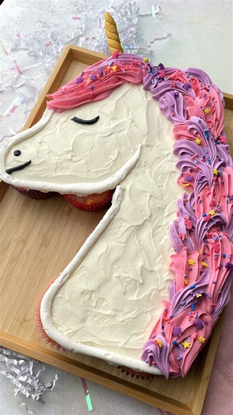 Designing a unicorn pull-apart cupcake cake