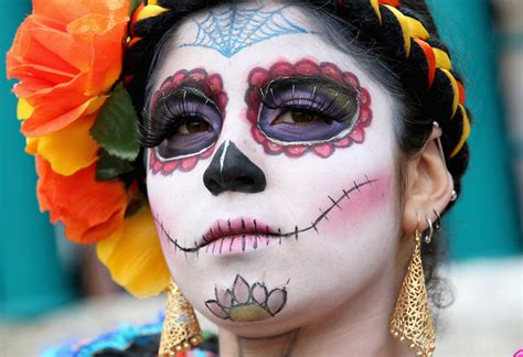 Dia De Los Muertos traditions