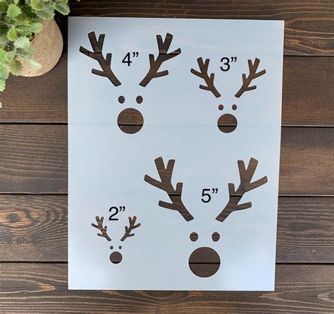 Tips for effectively using reindeer stencils in art projects