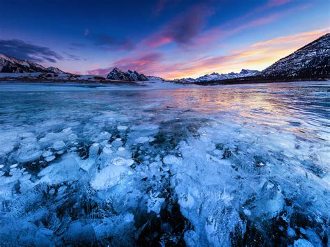 Description of Frozen Lakes