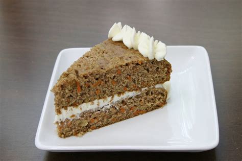 Golden carrot cake