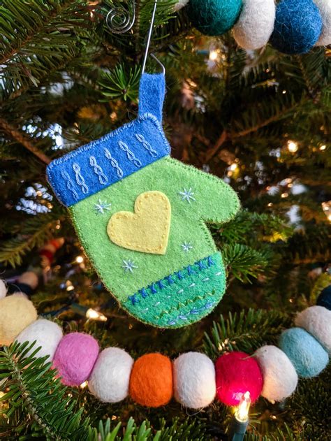 Mitten ornaments