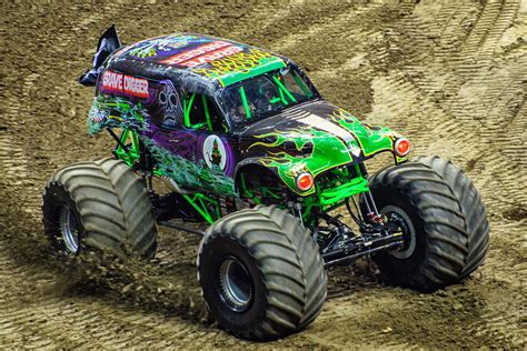 Monster truck image 4