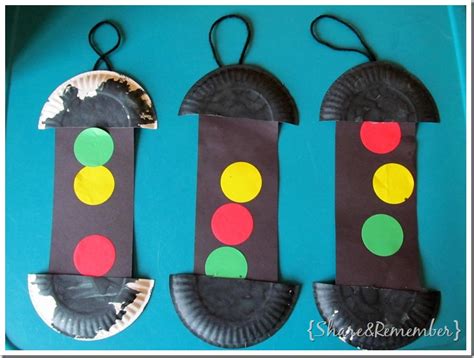 Paper Plate Traffic Light Craft