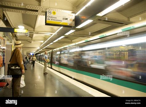 Paris Metro Platform