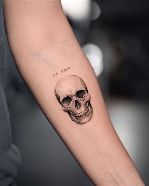 Description of Small Skull Tattoos