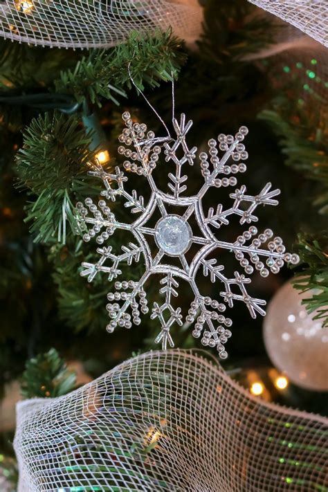 Snowflake-themed Christmas tree template