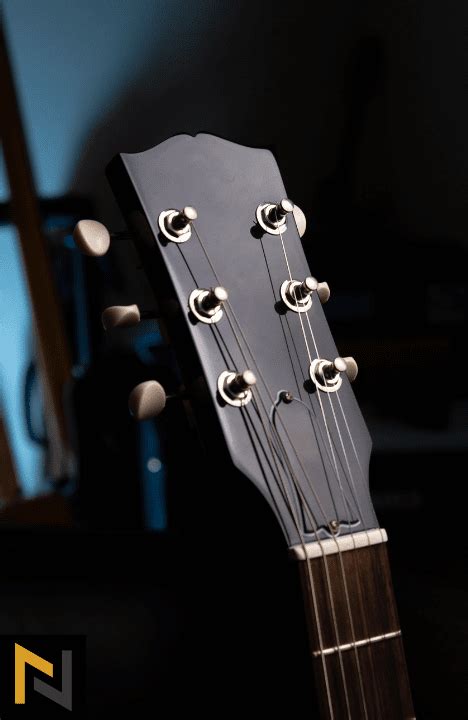 Standard headstock shape