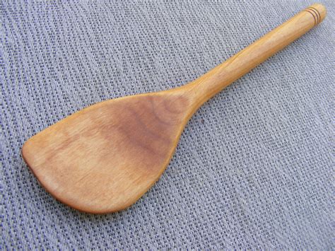 Steps to Create a Custom Wooden Spatula