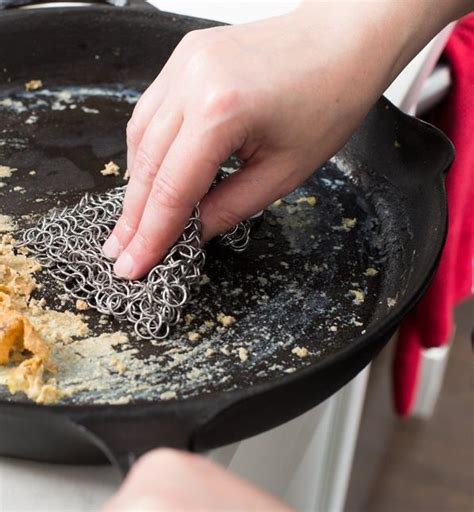 Using Chain Mail Scrubber Cleaning Tool